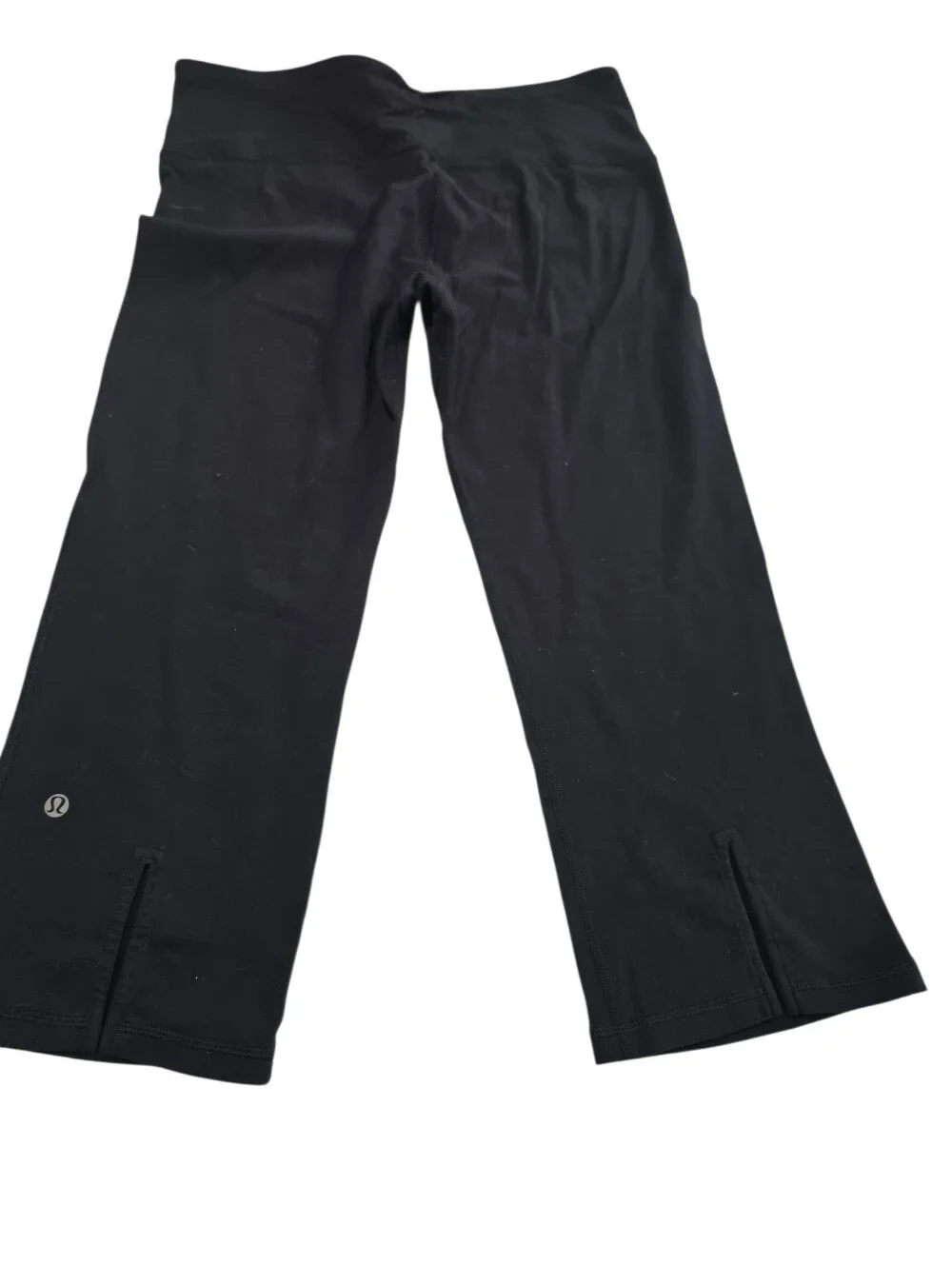 Lululemon cropped leggings in black W/ankle slits Sz 10 Yoga Like New